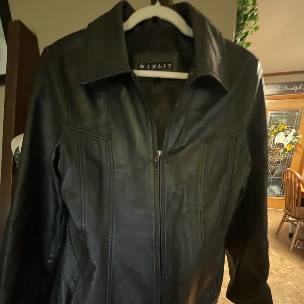 Vintage Women’s Black Leather Zip Up Jacket size large